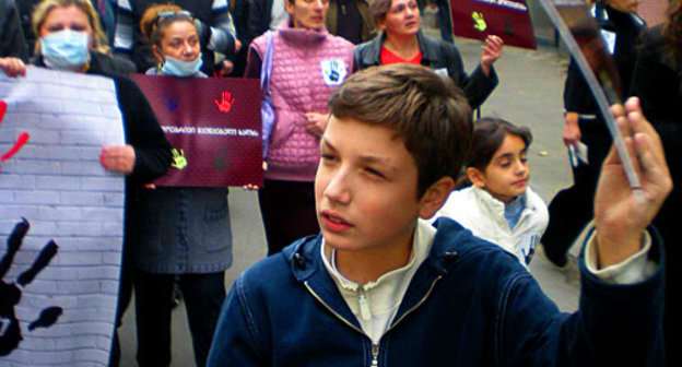 Rally of Georgian NGOs and opposition parties in memory of dispersal of the protest action on November 7, 2007. Georgia, Tbilisi, November 7, 2009. Photo by the "Caucasian Knot" Rally of Georgian NGOs and opposition parties in memory of dispersal of the protest action on November 7, 2007. Georgia, Tbilisi, November 7, 2009. Photo by the "Caucasian Knot"