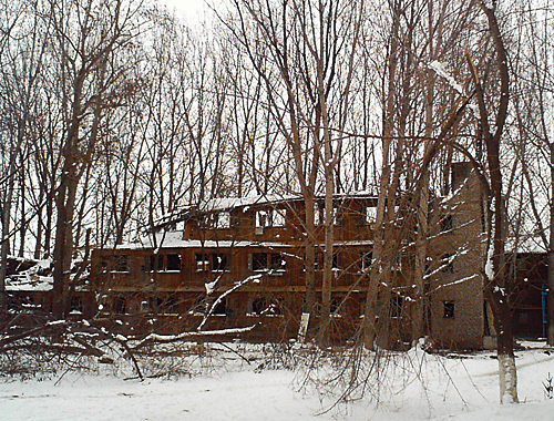 Barrack burnt down in Aksarai (Molodyozhny) settlement, Astrakhan Region, February 26, 2009. Photo by the "Caucasian Knot" Barrack burnt down in Aksarai (Molodyozhny) settlement, Astrakhan Region, February 26, 2009. Photo by the "Caucasian Knot"