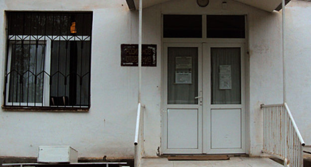 Entrance to the maternity ward of the Malgobek Central District Hospital (CDH) No. 1. Photo by the "Caucasian Knot" Entrance to the maternity ward of the Malgobek Central District Hospital (CDH) No. 1. Photo by the "Caucasian Knot"