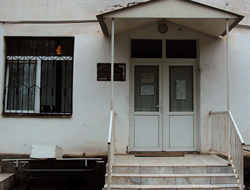 Entrance to the maternity ward of the Malgobek Central District Hospital (CDH) No. 1. Photo by the "Caucasian Knot" Entrance to the maternity ward of the Malgobek Central District Hospital (CDH) No. 1. Photo by the "Caucasian Knot"