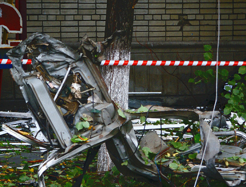 Body fragment of the suicide bomber's car near the central marketplace of Vladikavkaz, September 9, 2010. Photo by Vladimir Mukagov for the "Caucasian Knot" Body fragment of the suicide bomber's car near the central marketplace of Vladikavkaz, September 9, 2010. Photo by Vladimir Mukagov for the "Caucasian Knot"