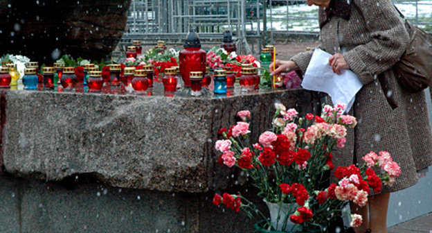Action in memory of victims of 1937-1938 political repressions, Moscow, October 29, 2010. Photo by the "Caucasian Knot" Action in memory of victims of 1937-1938 political repressions, Moscow, October 29, 2010. Photo by the "Caucasian Knot"