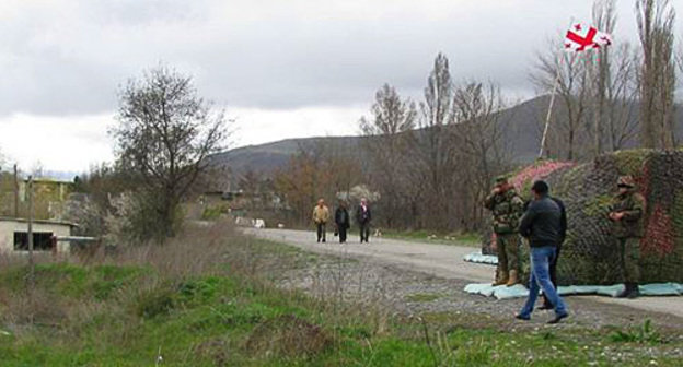 Ergneti, customs post in the border of Georgia with South Ossetia, 10 km to the south from Tskhinvali. Photo by www.radiotavisupleba.ge Ergneti, customs post in the border of Georgia with South Ossetia, 10 km to the south from Tskhinvali. Photo by www.radiotavisupleba.ge