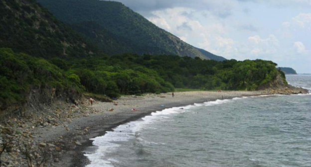 Mountains covered with juniper and the Black Sea coastal line in the territory of the Utrish Reserve. Photo by http://ru.wikipedia.org Mountains covered with juniper and the Black Sea coastal line in the territory of the Utrish Reserve. Photo by http://ru.wikipedia.org