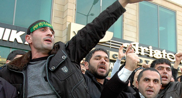 Participants of the protest rally at the building of the Ministry of Education of Azerbaijan. Baku, December 10, 2010. Photo by Turkhan Karimov for the "Caucasian Knot"
Participants of the protest rally at the building of the Ministry of Education of Azerbaijan. Baku, December 10, 2010. Photo by Turkhan Karimov for the "Caucasian Knot"