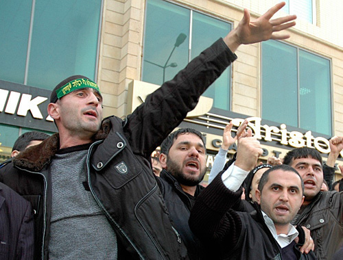 Participants of the protest rally at the building of the Ministry of Education of Azerbaijan. Baku, December 10, 2010. Photo by Turkhan Karimov for the "Caucasian Knot"
Participants of the protest rally at the building of the Ministry of Education of Azerbaijan. Baku, December 10, 2010. Photo by Turkhan Karimov for the "Caucasian Knot"
