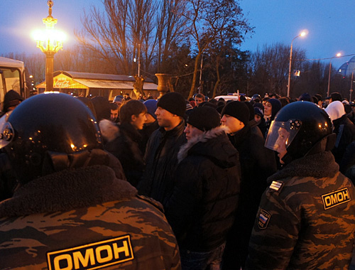 OMON (special militia) agents block a non-authorized rally in Volgograd, December 18, 2010. Photo by the "Caucasian Knot" OMON (special militia) agents block a non-authorized rally in Volgograd, December 18, 2010. Photo by the "Caucasian Knot"