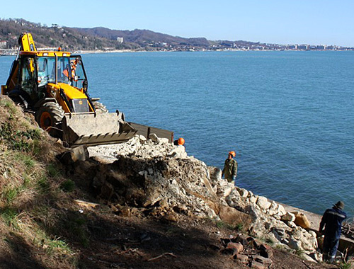 Construction works on Cape Vidny, March 2010. Photo by the "Caucasian Knot" Construction works on Cape Vidny, March 2010. Photo by the "Caucasian Knot"