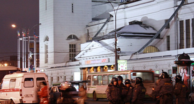 Law enforcers near the Kiev Railway Station in Moscow, December 15, 2010. Photo by the "Caucasian Knot" Law enforcers near the Kiev Railway Station in Moscow, December 15, 2010. Photo by the "Caucasian Knot"