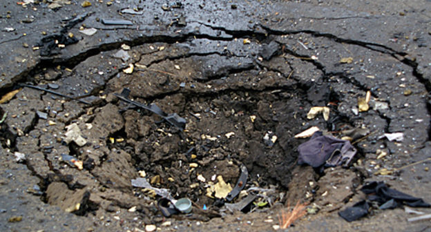 Crater in the place of explosion of the suicide bomber's car near the Central Marketplace of Vladikavkaz, September 9, 2010. Photo by Vladimir Mukagov for the "Caucasian Knot" Crater in the place of explosion of the suicide bomber's car near the Central Marketplace of Vladikavkaz, September 9, 2010. Photo by Vladimir Mukagov for the "Caucasian Knot"