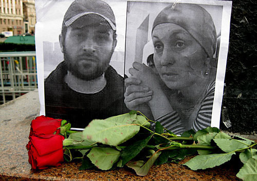 Portraits of Zarema Sadulayeva and Alik Dzhabrailov at the picket in their memory in Moscow, August 13, 2009. Photo by the "Caucasian Knot" Portraits of Zarema Sadulayeva and Alik Dzhabrailov at the picket in their memory in Moscow, August 13, 2009. Photo by the "Caucasian Knot"