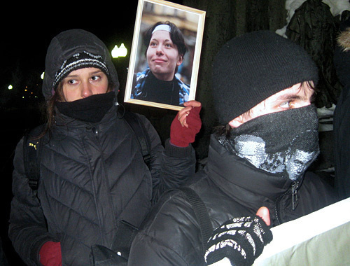 Participants of the action in memory of Markelov and Baburova in Chistoprudny Boulevard in Moscow, January 19, 2010. Photo by the "Caucasian Knot" Participants of the action in memory of Markelov and Baburova in Chistoprudny Boulevard in Moscow, January 19, 2010. Photo by the "Caucasian Knot"