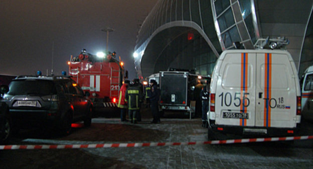 Cordoned area at the entrance to the Domodedovo Airport, January 24, 2011. Photo by the "Caucasian Knot" Cordoned area at the entrance to the Domodedovo Airport, January 24, 2011. Photo by the "Caucasian Knot"
