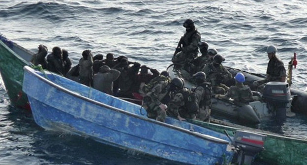 French commandos from Frigate "Floreal" arrest Somalia pirates. Photo by www.africanbusinessreview.co.za French commandos from Frigate "Floreal" arrest Somalia pirates. Photo by www.africanbusinessreview.co.za