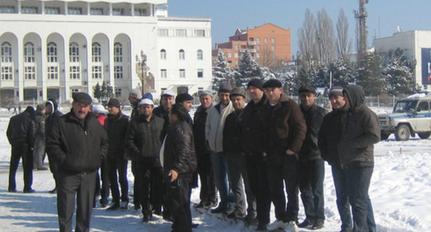 Residents of the Kayakent District of Dagestan in the square near the republic's government, February 17, 2011. Photo by the "Caucasian Knot" Residents of the Kayakent District of Dagestan in the square near the republic's government, February 17, 2011. Photo by the "Caucasian Knot"