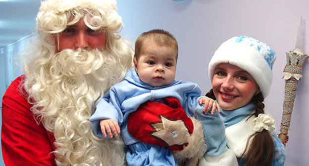 Yaroslav Kolosov (centre) at the Russian Children's Clinical Hospital, Moscow, January 2011. Photo by Elena Kolosova from the appeal to Russian President posted on LiveJournal at http://yarik-kolosov.livejournal.com Yaroslav Kolosov (centre) at the Russian Children's Clinical Hospital, Moscow, January 2011. Photo by Elena Kolosova from the appeal to Russian President posted on LiveJournal at http://yarik-kolosov.livejournal.com