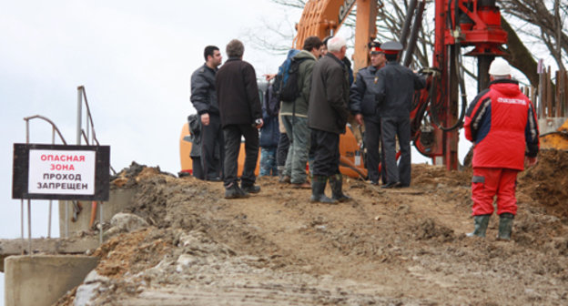 Blockade of construction works on Cape Vidny, Khosta District of Sochi. March 23, 2011. Photo by the "Caucasian Knot" Blockade of construction works on Cape Vidny, Khosta District of Sochi. March 23, 2011. Photo by the "Caucasian Knot"