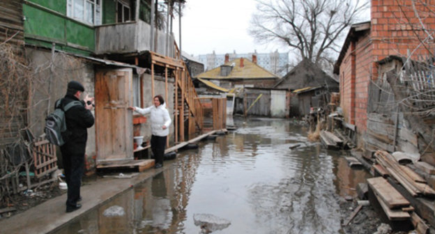 House in Kurskaya Street of Astrakhan flooded by groundwater, March 20, 2011. Photo by Sergey Kozhanov House in Kurskaya Street of Astrakhan flooded by groundwater, March 20, 2011. Photo by Sergey Kozhanov