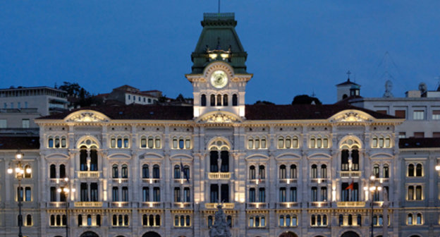 Italy, Piazza Unità d'Italia,Trieste City Hall. August 29, 2010. Photo by Davide Oliva, www.flickr.com/photos/davideoliva
Italy, Piazza Unità d'Italia,Trieste City Hall. August 29, 2010. Photo by Davide Oliva, www.flickr.com/photos/davideoliva
