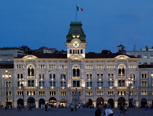 Italy, Piazza Unità d'Italia,Trieste City Hall. August 29, 2010. Photo by Davide Oliva, www.flickr.com/photos/davideoliva
Italy, Piazza Unità d'Italia,Trieste City Hall. August 29, 2010. Photo by Davide Oliva, www.flickr.com/photos/davideoliva