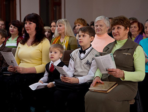Jehovah's Witnesses at a meeting of their religious community. Taganrog. Photo by http://www.tdgnews.it Jehovah's Witnesses at a meeting of their religious community. Taganrog. Photo by http://www.tdgnews.it