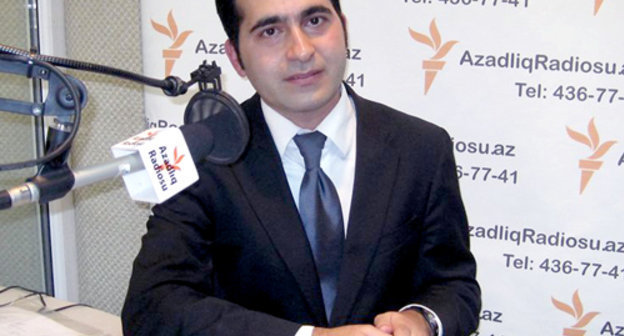 Bakhtiyar Gadjiev in the studio of Radio Azadlyg. Baku, September 30, 2010. Photo by Radio Azadlyg, www.radioazadlyg.org Bakhtiyar Gadjiev in the studio of Radio Azadlyg. Baku, September 30, 2010. Photo by Radio Azadlyg, www.radioazadlyg.org