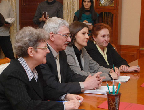Delegation of the Human Rights Centre "Memorial" at the meeting with President of Dagestan. Makhachkala, April 8, 2011. Photo by Albert Tokaev for the "Caucasian Knot" Delegation of the Human Rights Centre "Memorial" at the meeting with President of Dagestan. Makhachkala, April 8, 2011. Photo by Albert Tokaev for the "Caucasian Knot"