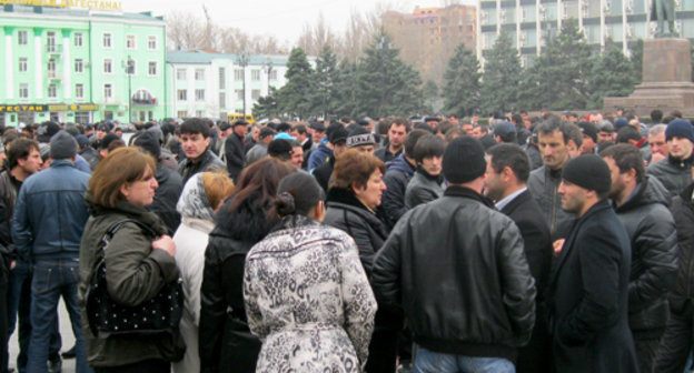 Rally of Gas Service workers and activists of Kumyk communities on April 6, 2011 in the central square of Makhachkala. Photo by the "Caucasian Knot" Rally of Gas Service workers and activists of Kumyk communities on April 6, 2011 in the central square of Makhachkala. Photo by the "Caucasian Knot"