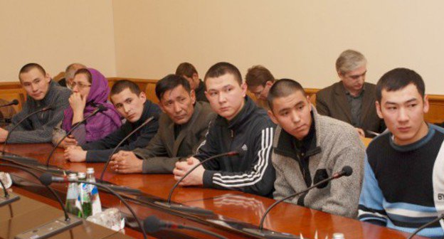 Kazakhstan citizens wait for a verdict of the сommission for militants' adaptation. Photo by Albert Tokaev for the "Caucasian Knot" Kazakhstan citizens wait for a verdict of the сommission for militants' adaptation. Photo by Albert Tokaev for the "Caucasian Knot"
