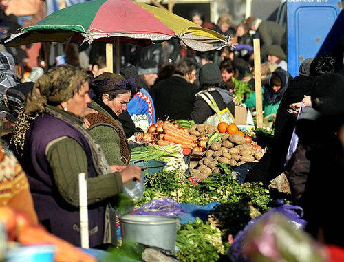 Marketplace in Tbilisi, February 12, 2011. Photo by Nodar Tskhvirashvili, RFE/RL Marketplace in Tbilisi, February 12, 2011. Photo by Nodar Tskhvirashvili, RFE/RL