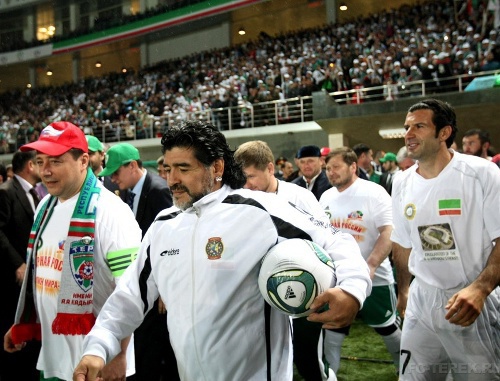 Gennady Khloponin, Diego Maradona and Luis Figo at the opening ceremony of the Akhmat-Hadji Kadyrov Stadium in Grozny, May 15, 2011. Photo: fc-terek.ru Gennady Khloponin, Diego Maradona and Luis Figo at the opening ceremony of the Akhmat-Hadji Kadyrov Stadium in Grozny, May 15, 2011. Photo: fc-terek.ru