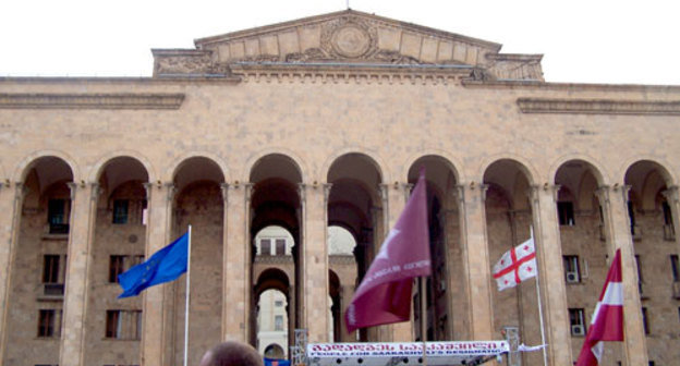 The opposition rally at the Parliament of Georgia. Tbilisi, April 9, 2009. Photo by "Caucasian Knot" The opposition rally at the Parliament of Georgia. Tbilisi, April 9, 2009. Photo by "Caucasian Knot"