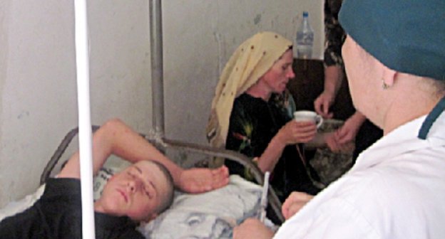 Teenager beaten by militiamen in the district hospital. His mother Aishat Guseinova is behind him. Dagestan, Shamil District, July 2010. Photo by the HRC "Memorial": www.memo.ru Teenager beaten by militiamen in the district hospital. His mother Aishat Guseinova is behind him. Dagestan, Shamil District, July 2010. Photo by the HRC "Memorial": www.memo.ru