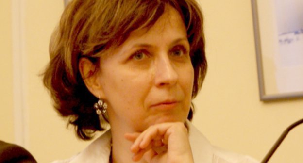 Zoya Svetova at presentation of her book about lives of Zara Murtazalieva and Igor Sutyagin. Moscow, April 27, 2011. Photo
by the "Caucasian Knot"
