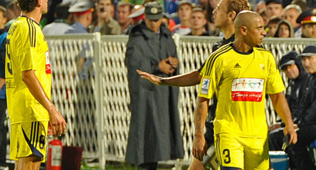 Roberto Carlos, captain of the "Anji" FC leaves the pitch in protest against a racist action of a Samara fan. Samara, June 22, 2011. Photo by the press service of the "Anji" FC (fc-anji.ru) Roberto Carlos, captain of the "Anji" FC leaves the pitch in protest against a racist action of a Samara fan. Samara, June 22, 2011. Photo by the press service of the "Anji" FC (fc-anji.ru)