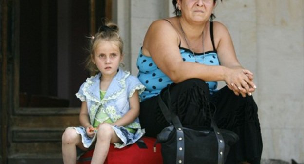 Refugees from South Ossetia in a temporary accommodation centre (TAC). Photo by PIK-TV. Refugees from South Ossetia in a temporary accommodation centre (TAC). Photo by PIK-TV.