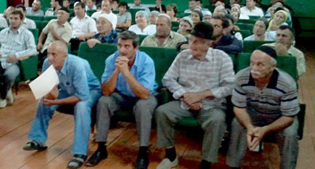 Extraordinary rally of villagers in the Plievo administration building, Nazran District of Ingushetia, August 3, 2011. Photo by the ingushetiyaru.org Extraordinary rally of villagers in the Plievo administration building, Nazran District of Ingushetia, August 3, 2011. Photo by the ingushetiyaru.org