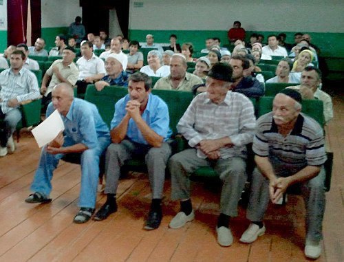 Extraordinary rally of villagers in the Plievo administration building, Nazran District of Ingushetia, August 3, 2011. Photo by the ingushetiyaru.org Extraordinary rally of villagers in the Plievo administration building, Nazran District of Ingushetia, August 3, 2011. Photo by the ingushetiyaru.org