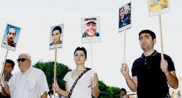 Relatives of the soldiers who perished in the army and rights defenders hold a protest action in front of the Armenian government. Yerevan, September 8, 2011 Relatives of the soldiers who perished in the army and rights defenders hold a protest action in front of the Armenian government. Yerevan, September 8, 2011
