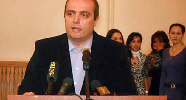 Levon Barsegyan, Chairman of the Gyumti-based "Asparez" Club Journalists' Club, speaks on the Day of Freedom of Expression in Gyumri, March 25, 2011. Photo: armregions.am Levon Barsegyan, Chairman of the Gyumti-based "Asparez" Club Journalists' Club, speaks on the Day of Freedom of Expression in Gyumri, March 25, 2011. Photo: armregions.am