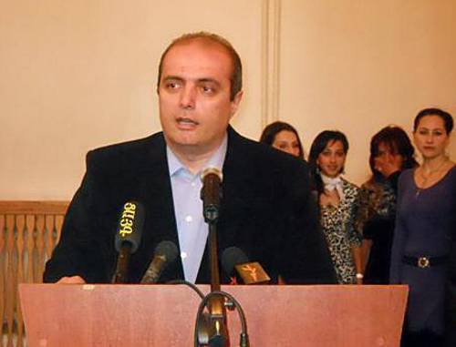 Levon Barsegyan, Chairman of the Gyumti-based "Asparez" Club Journalists' Club, speaks on the Day of Freedom of Expression in Gyumri, March 25, 2011. Photo: armregions.am Levon Barsegyan, Chairman of the Gyumti-based "Asparez" Club Journalists' Club, speaks on the Day of Freedom of Expression in Gyumri, March 25, 2011. Photo: armregions.am