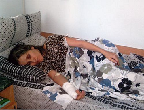 Lawyer Sapiyat Magomedova after beating on June 17, 2010. Photo by Romen Zvyagelskiy from the website of "Rossiiskiy Advocat" (gra.litsa.ru) Lawyer Sapiyat Magomedova after beating on June 17, 2010. Photo by Romen Zvyagelskiy from the website of "Rossiiskiy Advocat" (gra.litsa.ru)