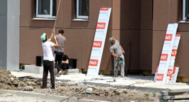 Construction of the Republic's Clinical Hospital in Grozny, August 2011. Photo by the GTRK "Stavropolye" (www.stavropolye.tv) Construction of the Republic's Clinical Hospital in Grozny, August 2011. Photo by the GTRK "Stavropolye" (www.stavropolye.tv)