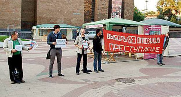 Action for cancellation of parliamentary elections appointed on December 4, 2011, in Rostov-on-Don, September 26, 2011. Photo courtesy of the organizers of the action Action for cancellation of parliamentary elections appointed on December 4, 2011, in Rostov-on-Don, September 26, 2011. Photo courtesy of the organizers of the action