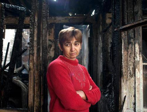 Siranush Sakunts, a resident of the burnt-down house in Koryun Street, amidst ashes. Yerevan, November 26, 2010. Photo: Nazik Armenakyan, Armenianow.com Siranush Sakunts, a resident of the burnt-down house in Koryun Street, amidst ashes. Yerevan, November 26, 2010. Photo: Nazik Armenakyan, Armenianow.com
