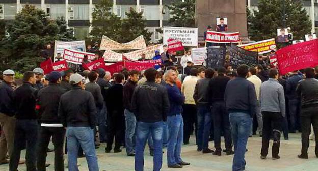 Dagestan, October 3, 2011, anti-corruption rally in Lenin Square in Makhachkala. Photo by Akhmed Magomedov for the "Caucasian Knot" Dagestan, October 3, 2011, anti-corruption rally in Lenin Square in Makhachkala. Photo by Akhmed Magomedov for the "Caucasian Knot"