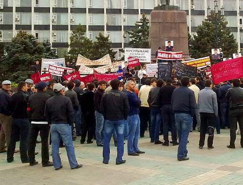 Dagestan, October 3, 2011, anti-corruption rally in Lenin Square in Makhachkala. Photo by Akhmed Magomedov for the "Caucasian Knot" Dagestan, October 3, 2011, anti-corruption rally in Lenin Square in Makhachkala. Photo by Akhmed Magomedov for the "Caucasian Knot"
