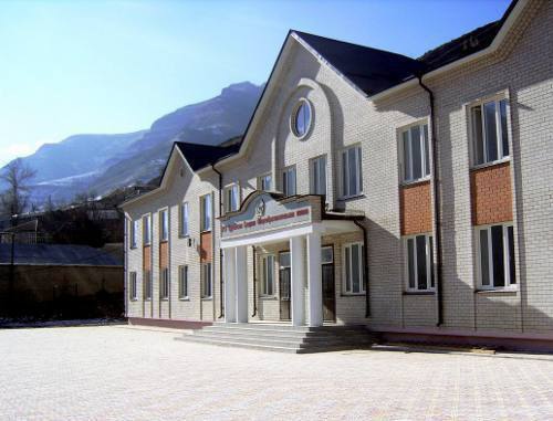 Dagestan, Charodin District, Tsurib village, secondary school. Photo by Alexander Deinega, www.odnoselchane.ru Dagestan, Charodin District, Tsurib village, secondary school. Photo by Alexander Deinega, www.odnoselchane.ru
