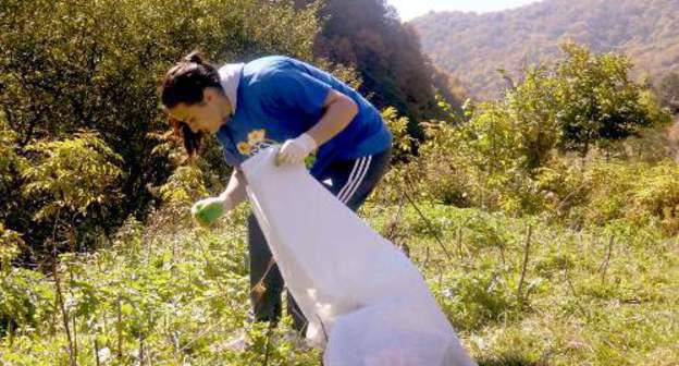 Ekaterina Begletsova, a participant of the action "Protect!", cleans the territory from household garbage. North Ossetia, Koban Gorge, October 10, 2011. Photo by Dmitry Tamerlanov for the "Caucasian Knot" Ekaterina Begletsova, a participant of the action "Protect!", cleans the territory from household garbage. North Ossetia, Koban Gorge, October 10, 2011. Photo by Dmitry Tamerlanov for the "Caucasian Knot"