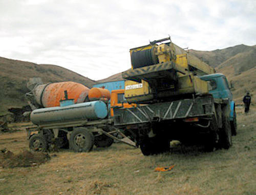 Construction machinery of the "Robshin" Company near the Trchkan Waterfall, Armenia, Lori Region, October 2011. Photo: hetq.am Construction machinery of the "Robshin" Company near the Trchkan Waterfall, Armenia, Lori Region, October 2011. Photo: hetq.am